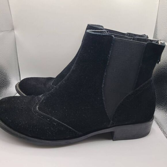 Adrienne Vittadini Womens Boots Size 9 Black Suede Wing Tip Detail Like New - Picture 1 of 8